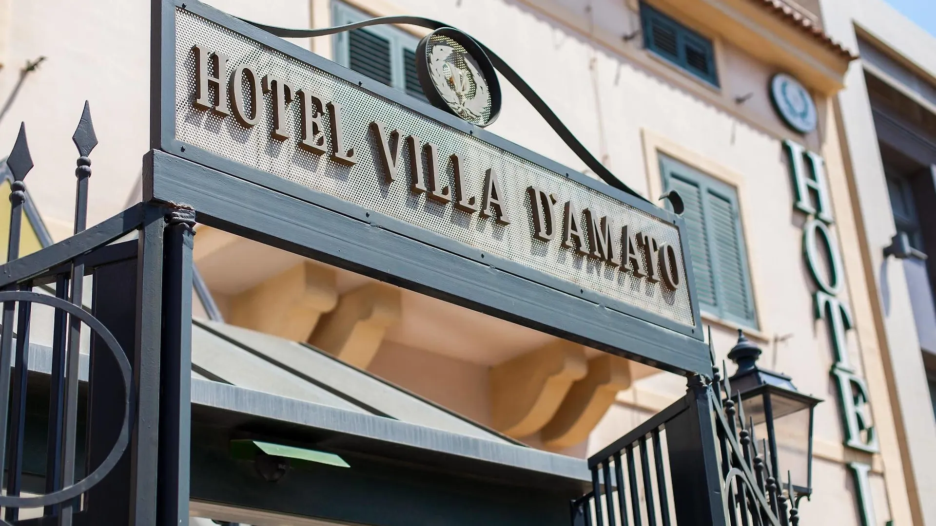 Hotel Villa D\'Amato contacts